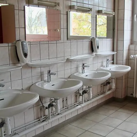 Hostel Auberge De Jeunesse *