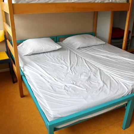 Auberge De Jeunesse Albergue *