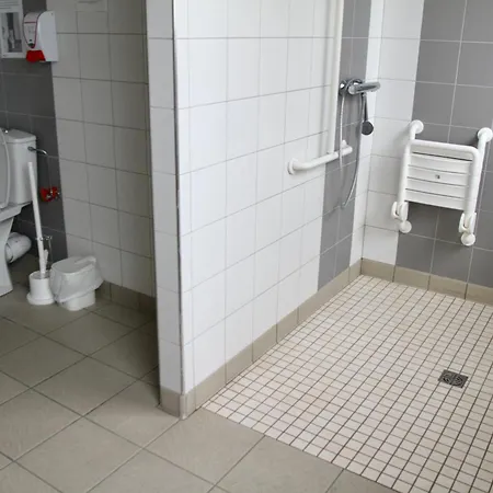 Auberge De Jeunesse Hostel