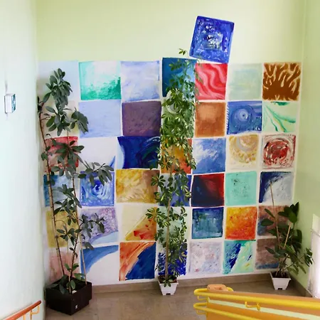 Auberge De Jeunesse Hostel *